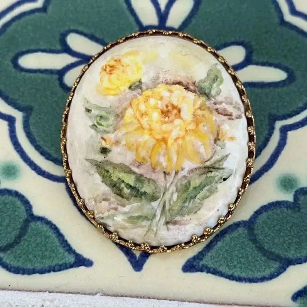 Vintage  Floral  Brooch